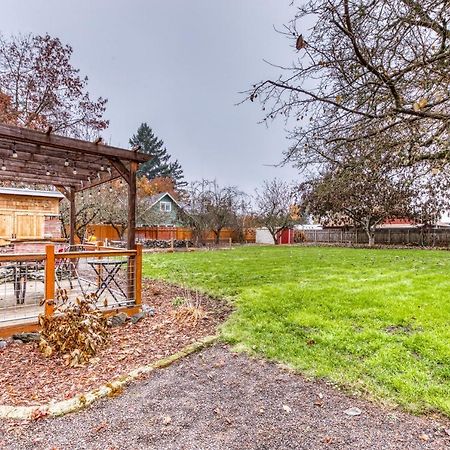 Cozy Coleman St. Cottage Bethel Exteriör bild